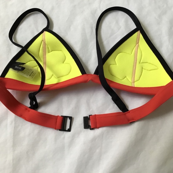 Triangl sz XS Flower bikini top - Picture 6 of 7